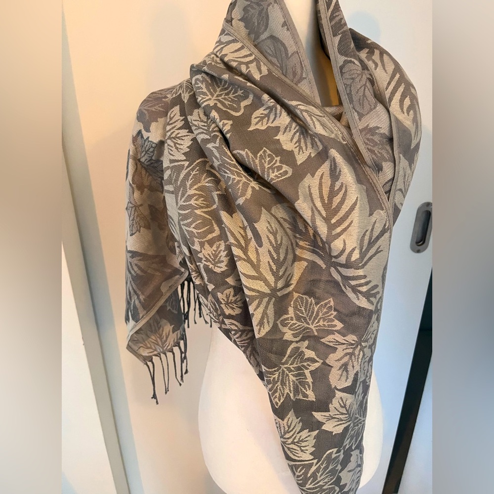 Floral/leaf Patterned Shawl in Gray and Cream